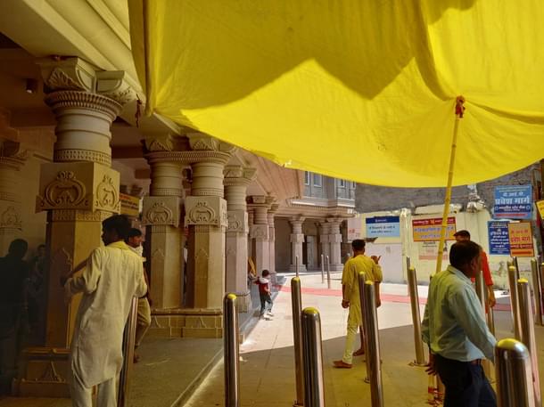 Devotees at the corridor